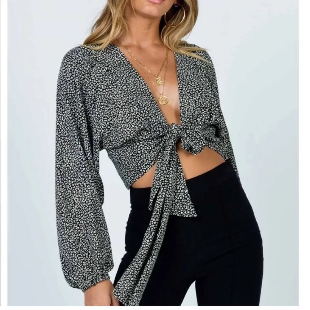 Oh polly front tie cheetah cropped long sleeve shirt size 0